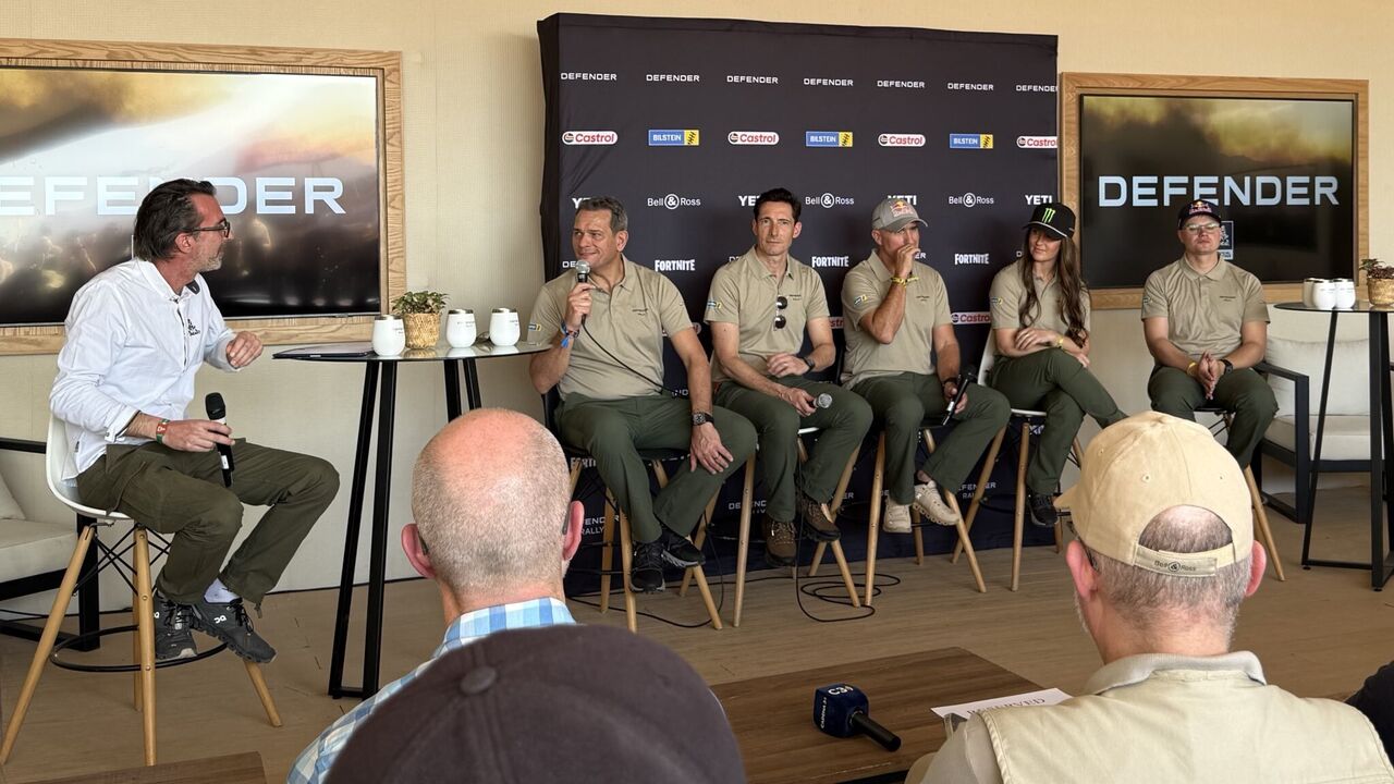 Conferência de imprensa do Dakar com equipa Defender