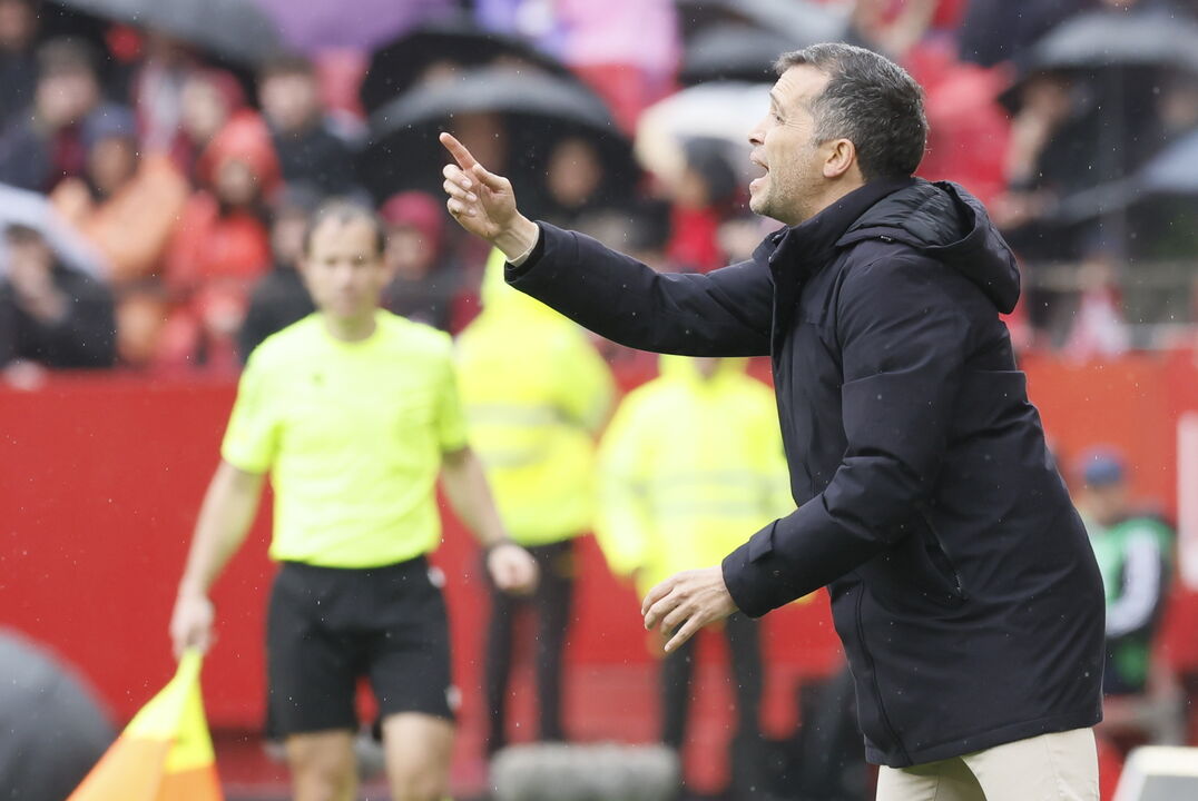 Luís Castro estreia-se no Levante com vitória frente ao Sevilha