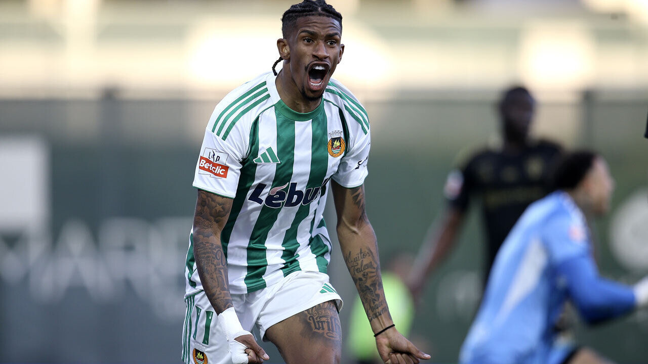 André Luiz bisa frente ao Casa Pia