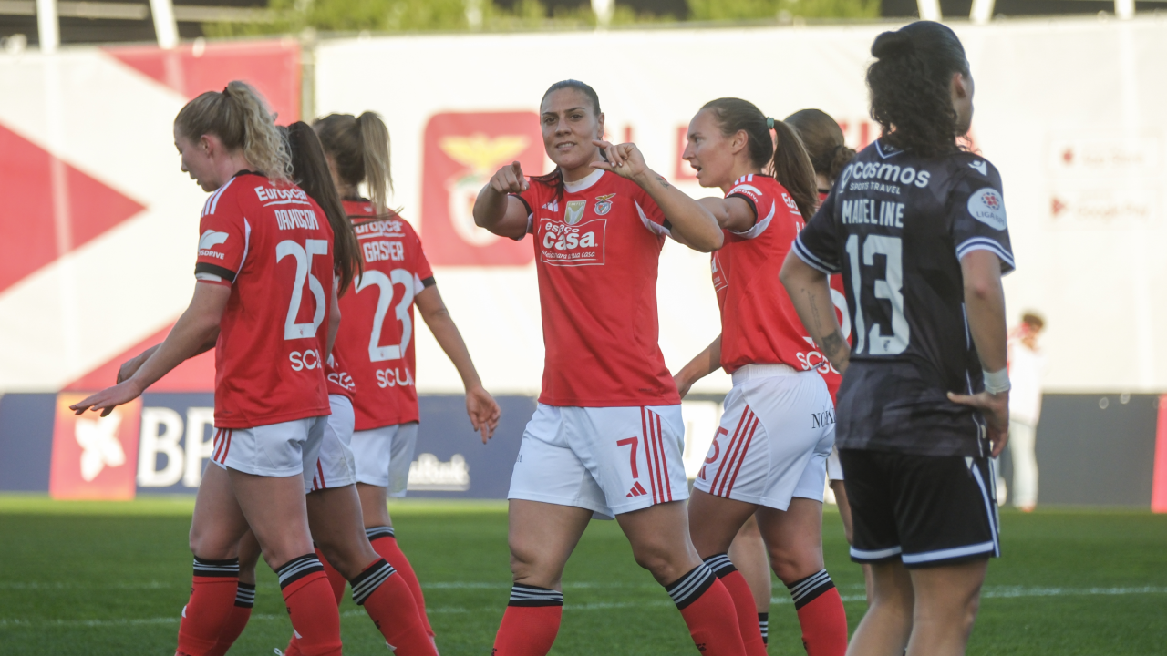 Martín-Prieto festeja golo frente ao Vitória