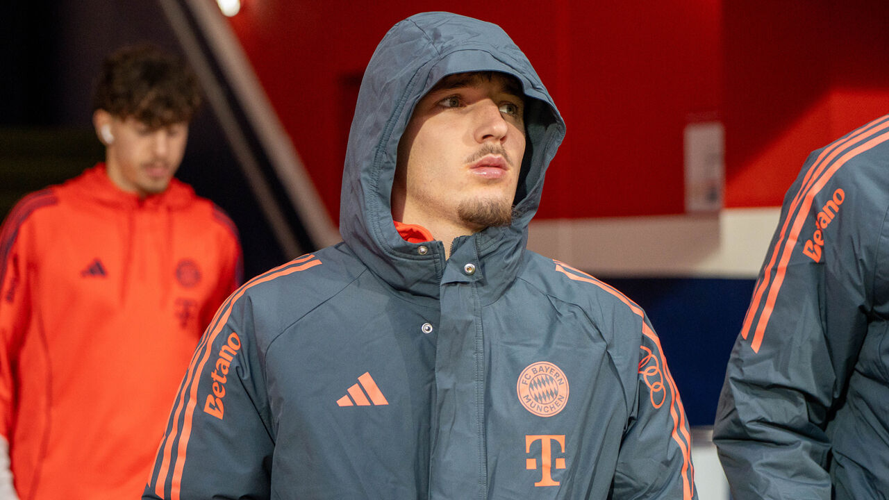 Lennart Karl, de apenas 17 anos, tem aproveitado as oportunidades dadas por Vincent Kompany