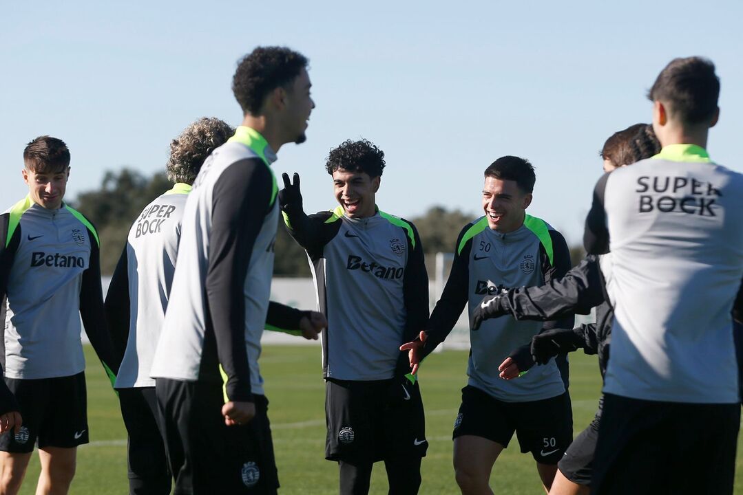 Luís Guilherme integra treino do Sporting para a Allianz Cup.
