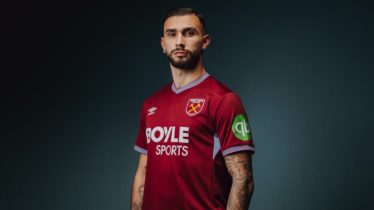 Primeira imagem de Taty Castellanos com a camisola do West Ham