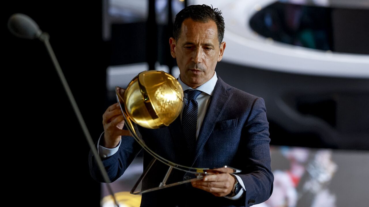 Proença celebra prémio para seleção portuguesa nos Globe Soccer Awards