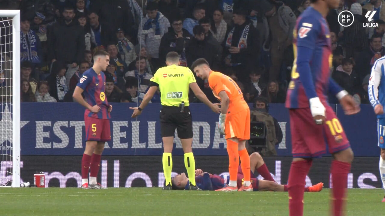 Árbitro do dérbi da Catalunha usou um microfone durante os 90 minutos