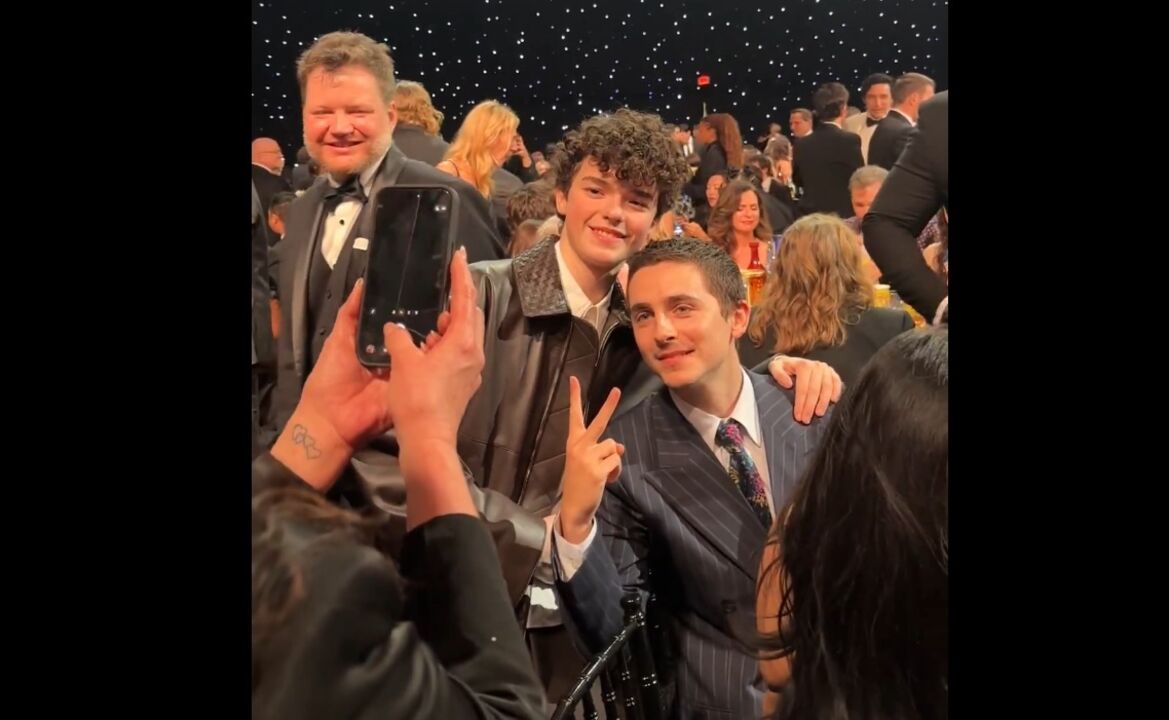 Owen Patrick Cooper e Timothée Chalamet juntos e falam sobre Diogo Jota