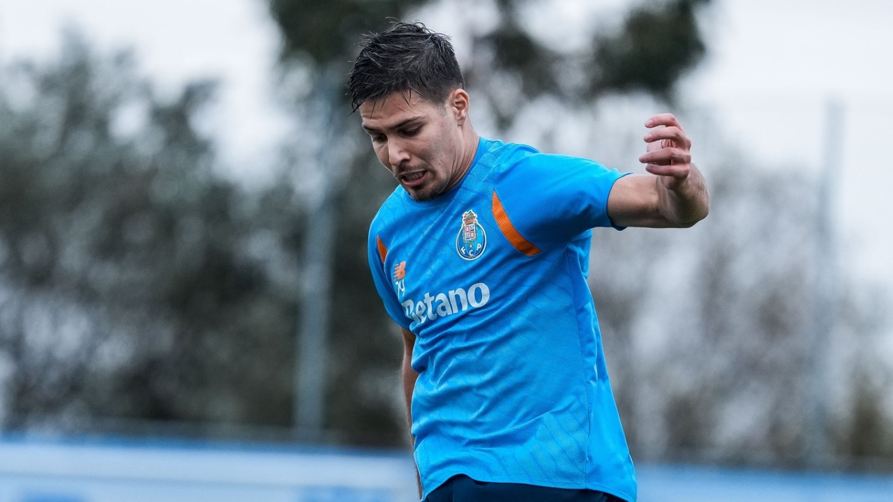 Francisco Moura durante o treino do FC Porto