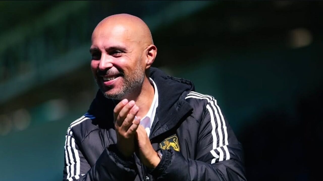 Nuno Correia, diretor do Lourosa, sorri e aplaude o projeto