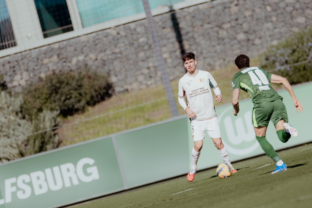 Jogo de futebol entre o Centro de Reciclagem da Amadora e o Wolfsburg