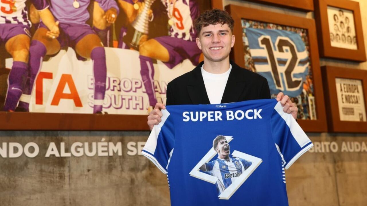 Pietuszewski recorda duelo com Farioli no Ajax