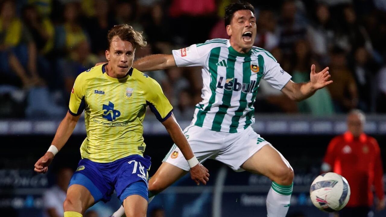 Alex Pinto sai do Arouca; clube procura lateral-direito