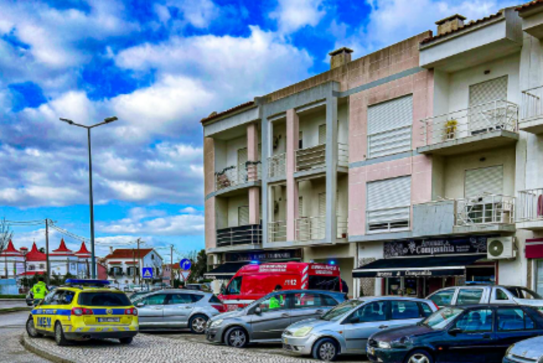 Mulher morre em Sesimbra após esperar 40 minutos por socorro. Foi acionada ambulância de Carcavelos