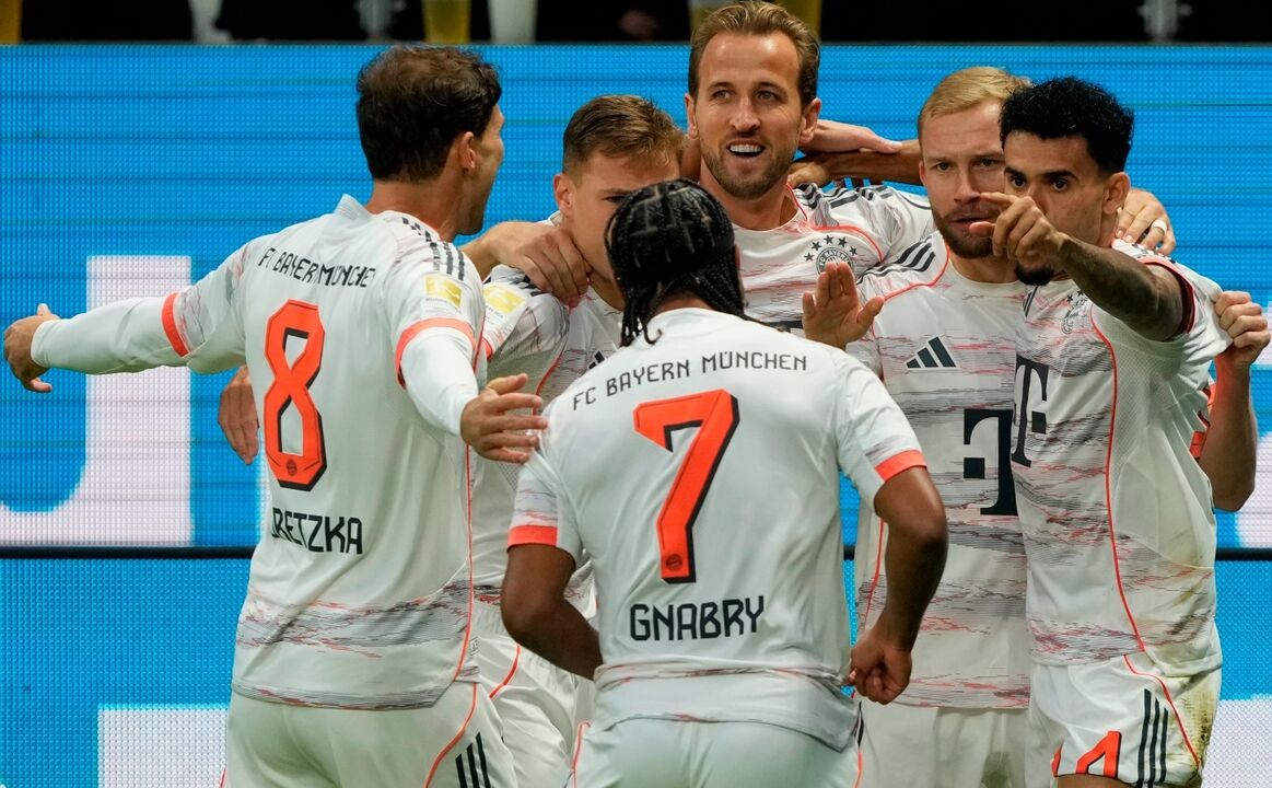 Jogadores do Bayern festejam possível renovação de contrato