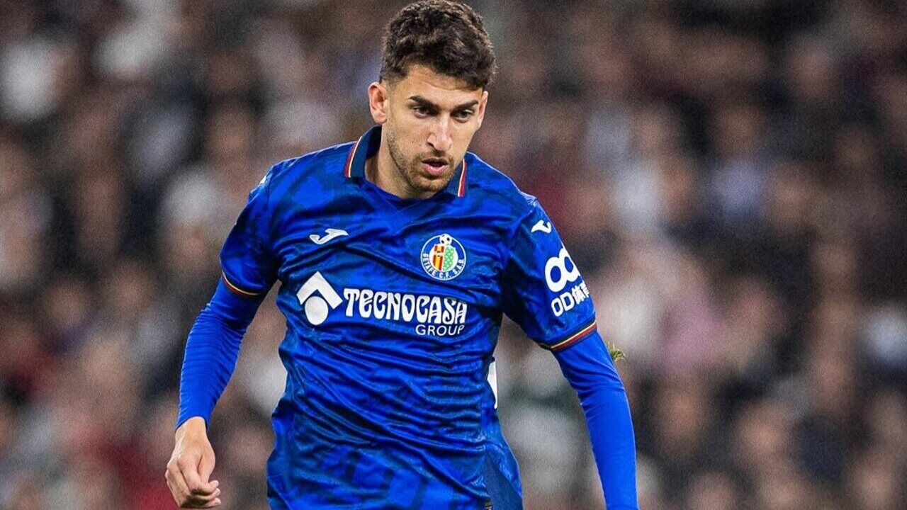 Yellu Santiago reforça o Arouca, emprestado pelo Hellas Verona