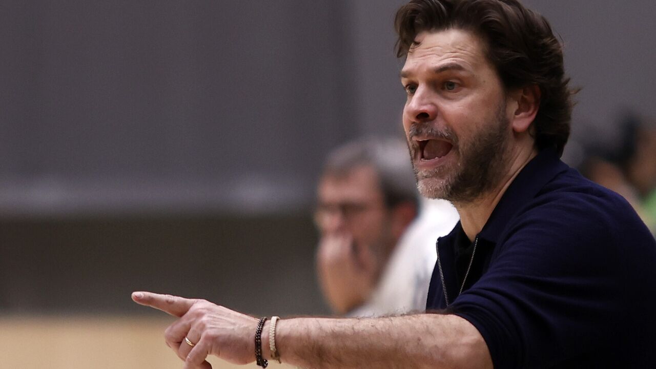 Edo Bosch gesticula durante jogo