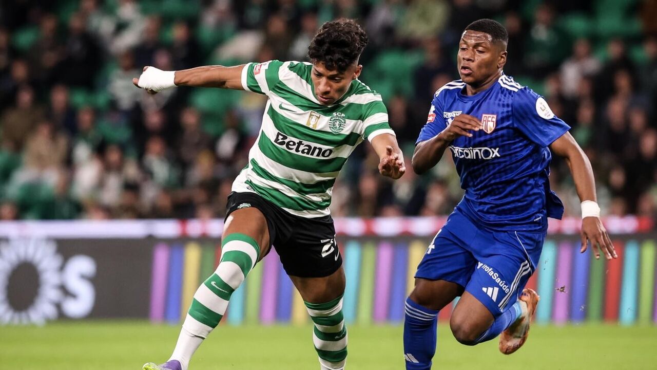 Confronto entre jogadores do Sporting e Arouca em jogo da Liga Portugal