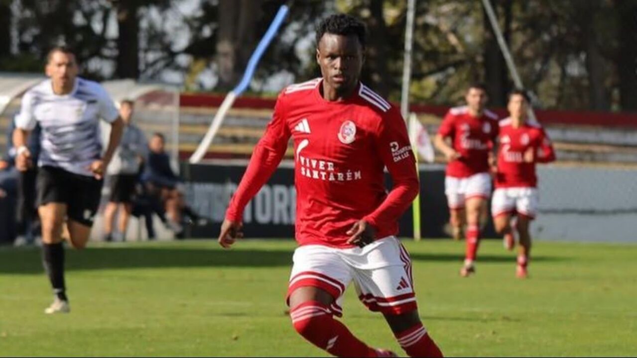 Manu fez o golo do triunfo sobre o 1º Dezembro.