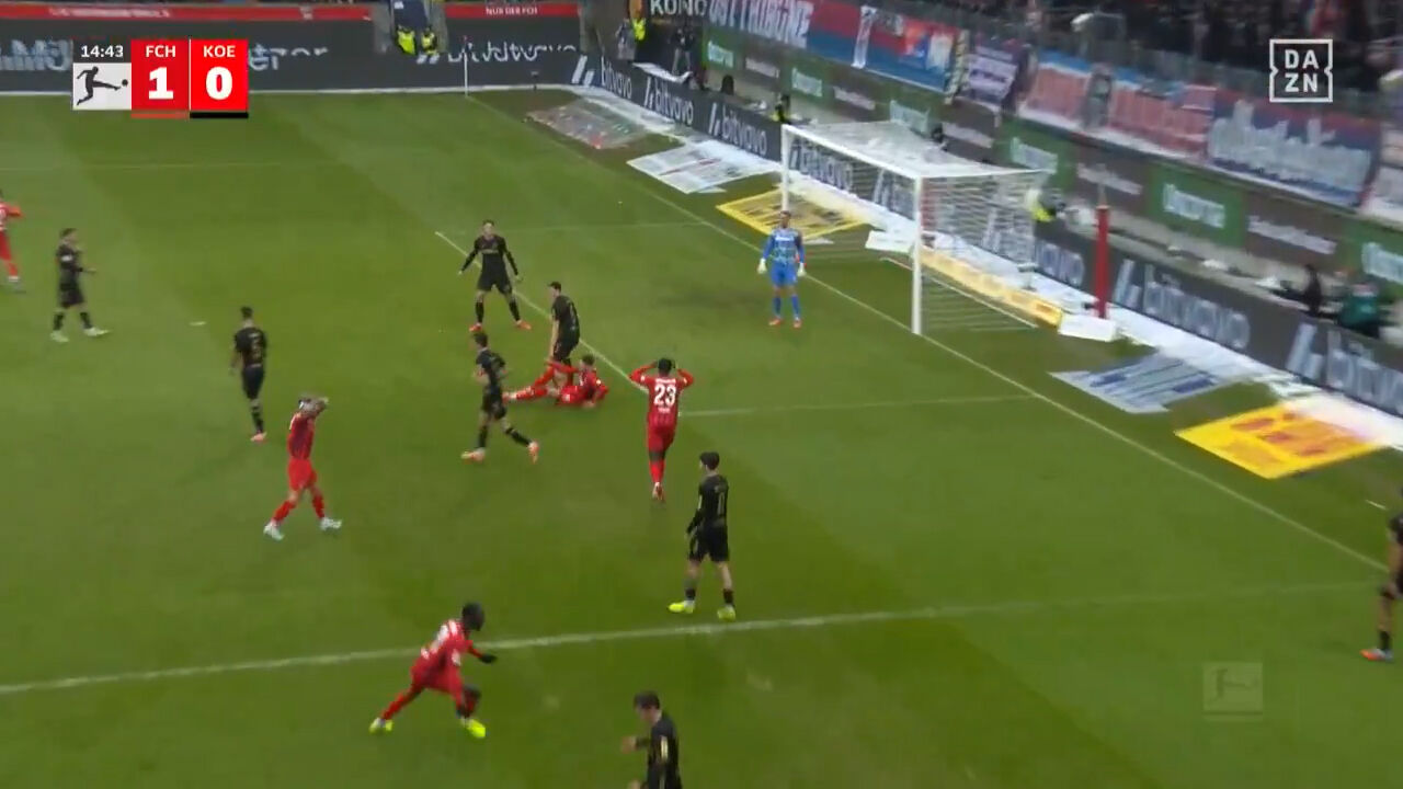 Marvin Pieringer marca ao Colónia, colegas incrédulos