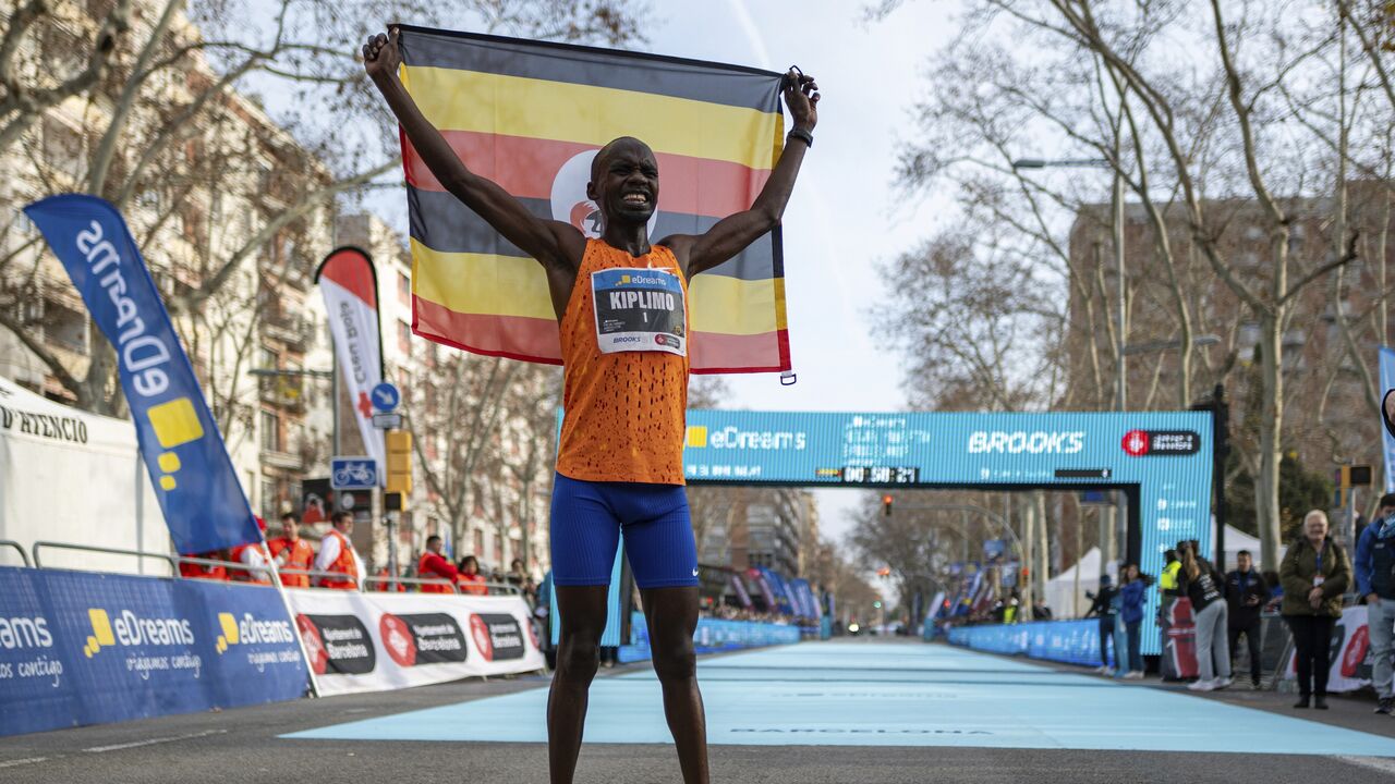 Jacob Kiplimo é campeão mundial de corta-mato pela terceira vez