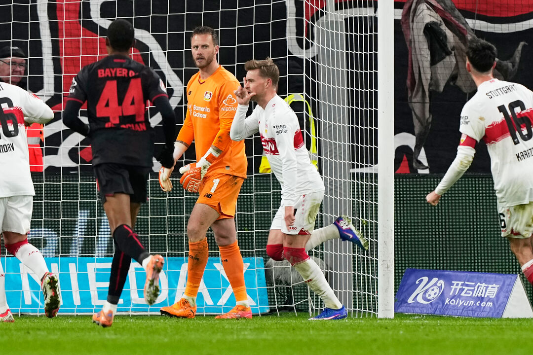 Estugarda goleia Bayer Leverkusen por 4-1