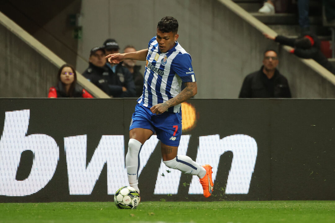 Gabriel Veron não joga pelos dragões desde 2023