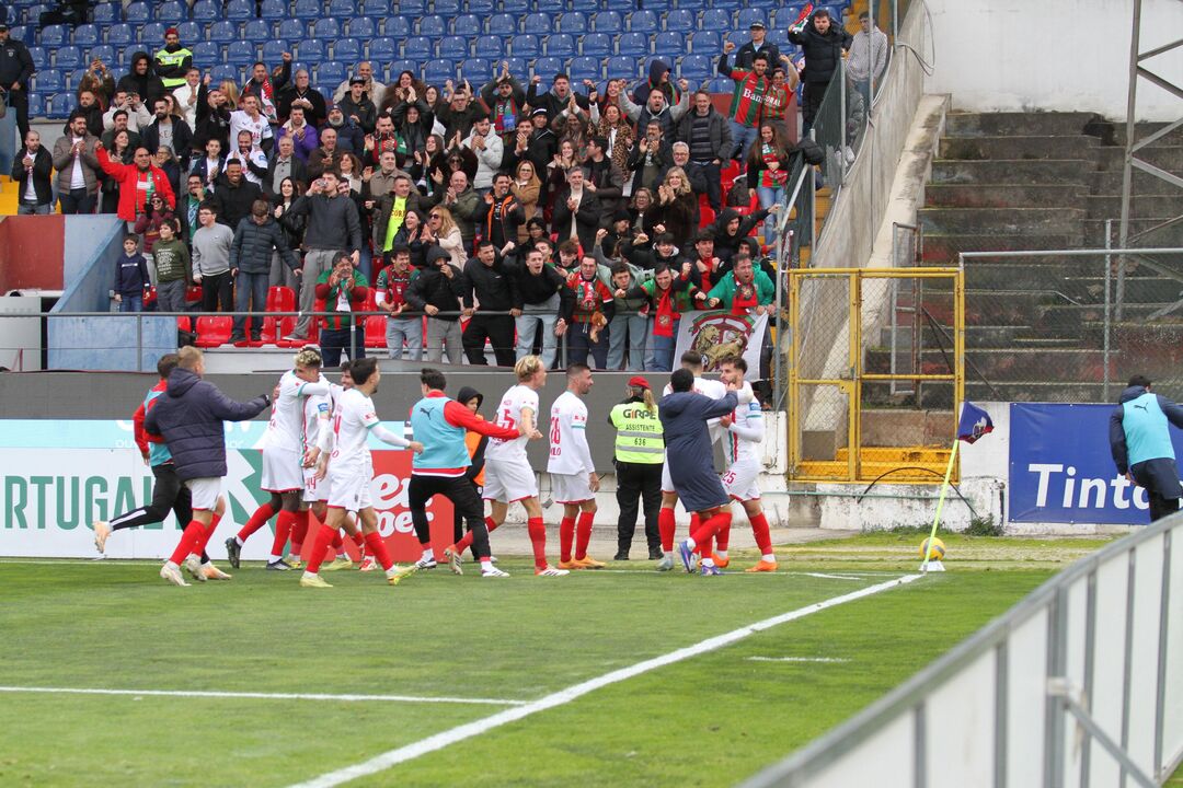 Jogadores do Marítimo festejam em Chaves