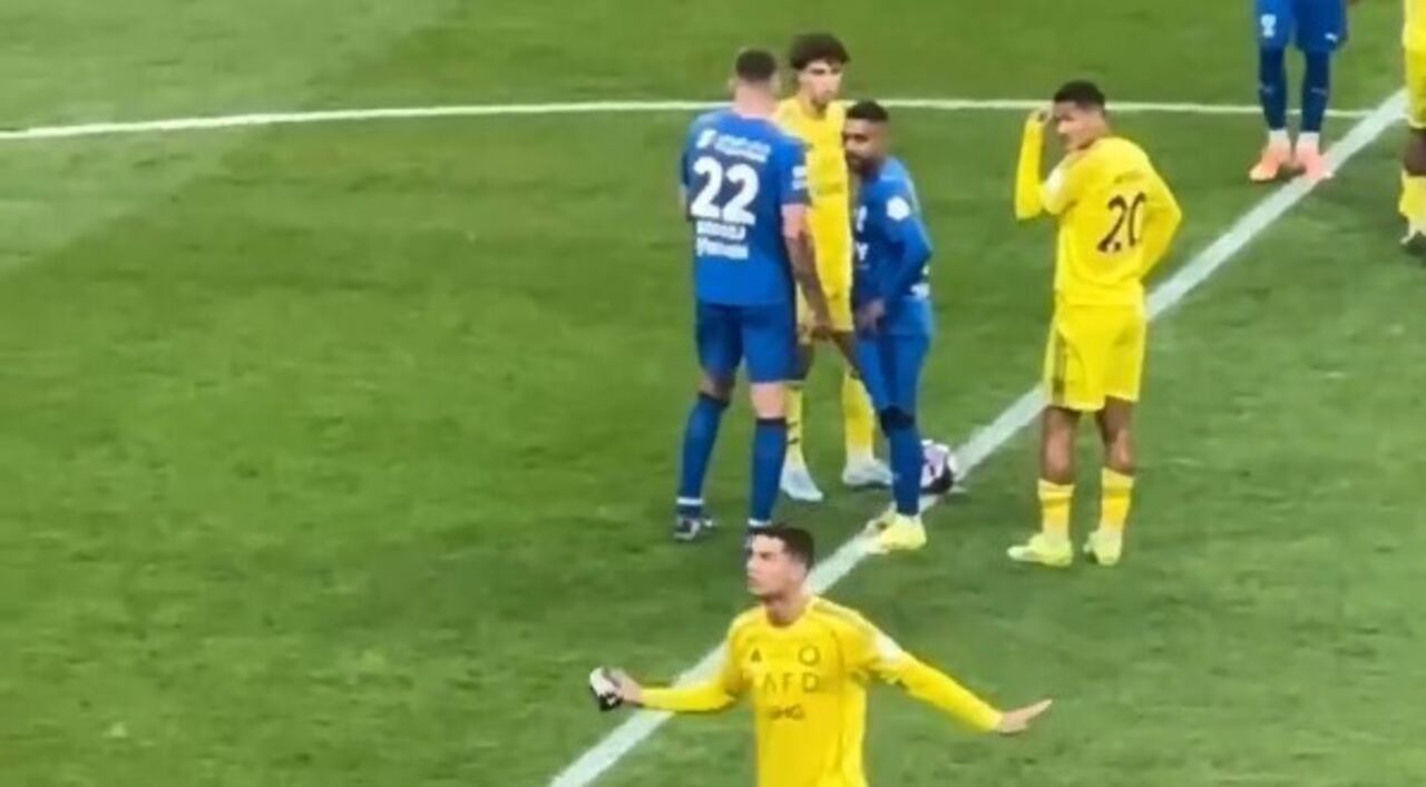 Cristiano Ronaldo mostra desagrado em jogo do Al Nassr contra o Al Hilal