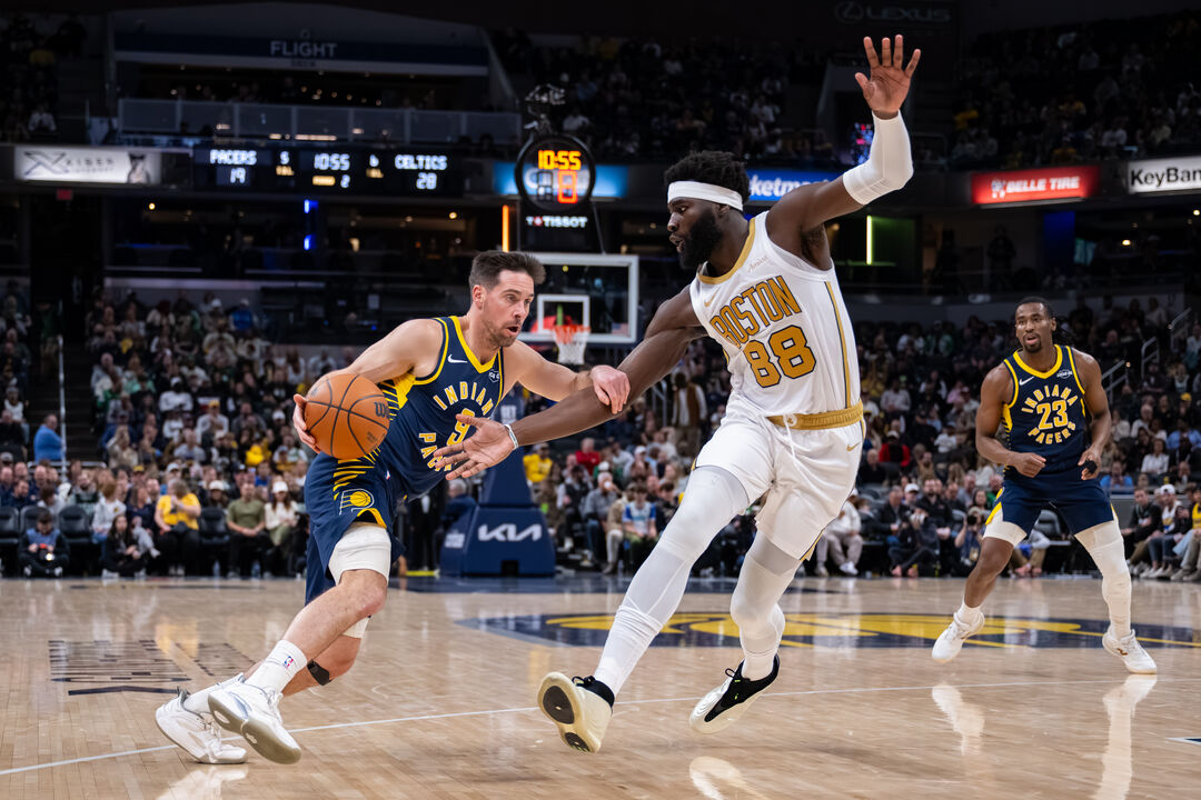 Neemias Queta em ação frente aos Indiana Pacers