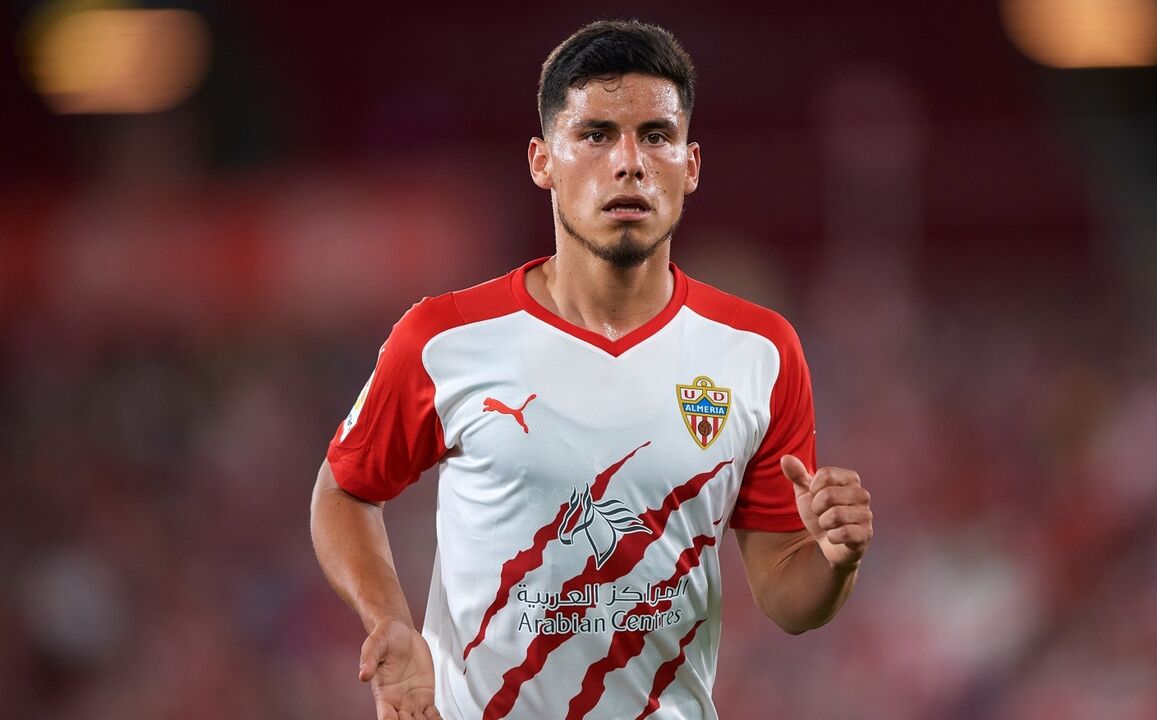 Robertone reforça o Vélez por empréstimo do Almería