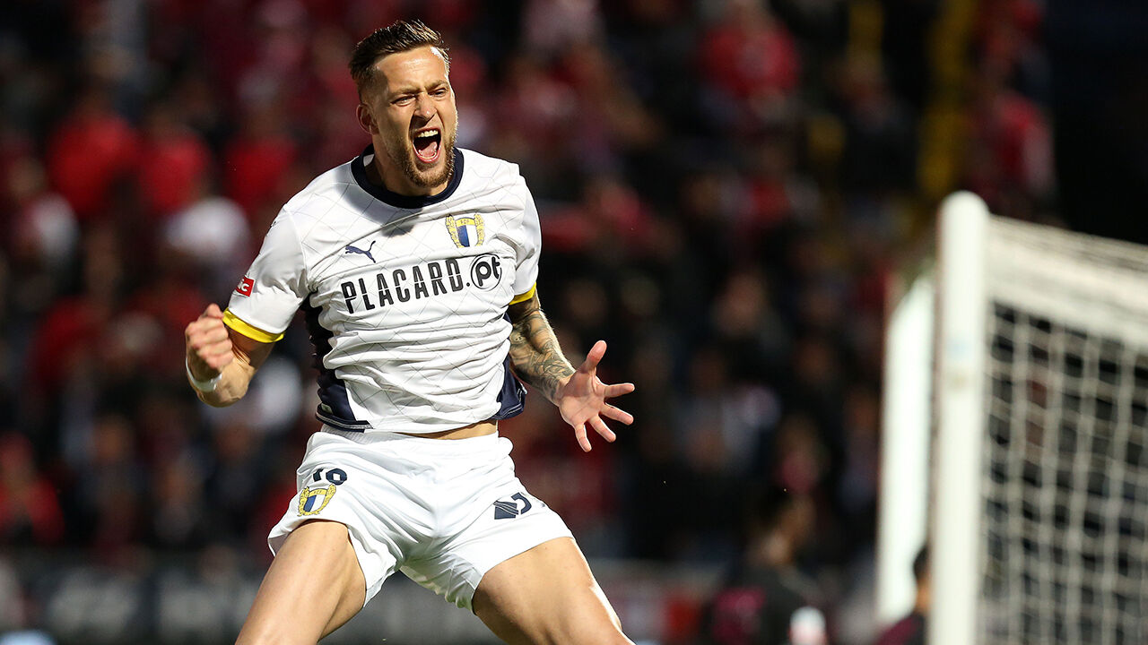 Justin de Haas desperta interesse, mas Famalicão mantém calma