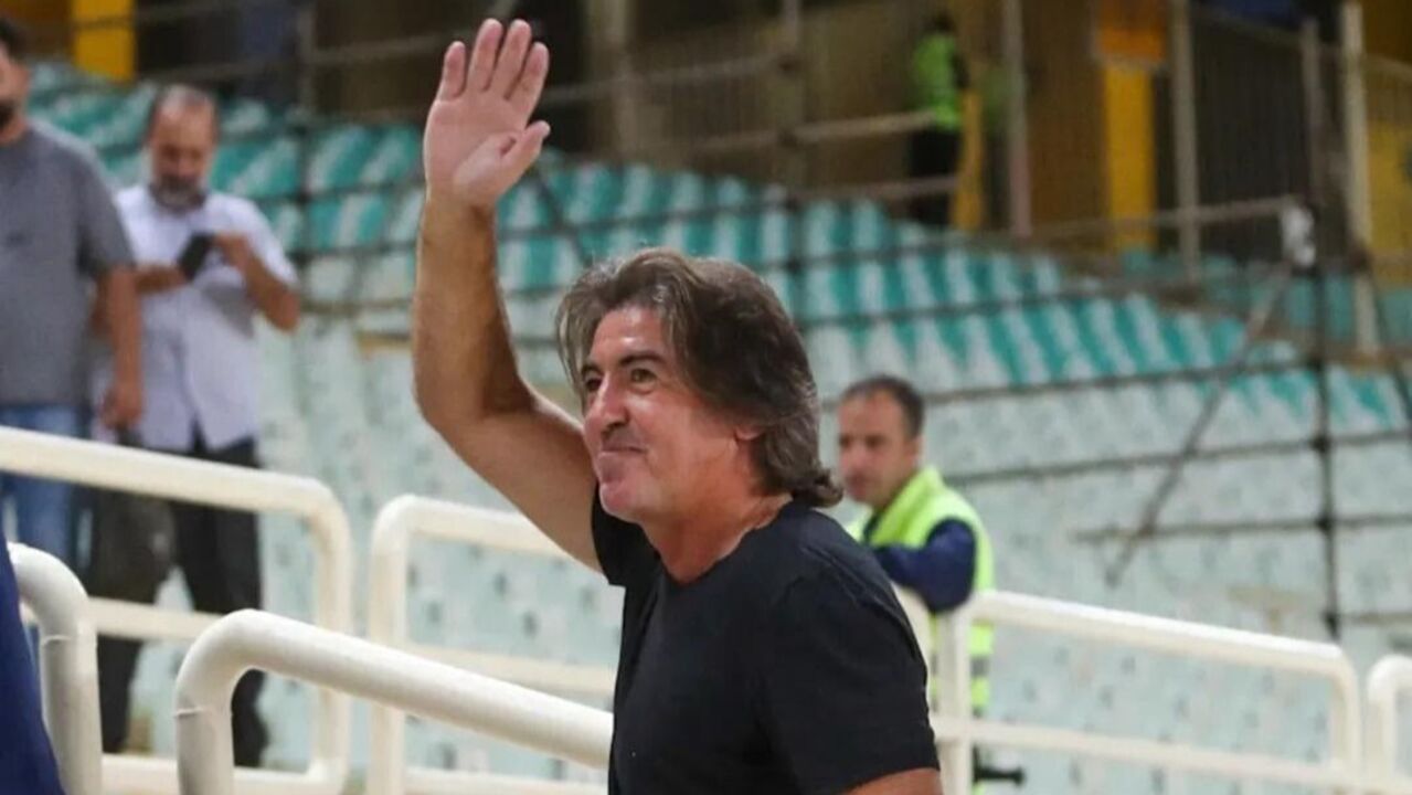 Ricardo Sá Pinto treina o Esteghlal de Teerão