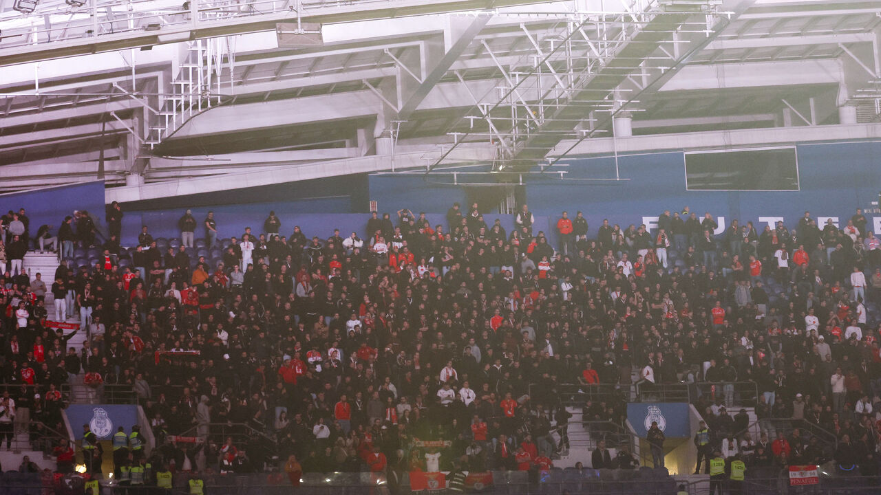 Adeptos do Benfica no Dragão