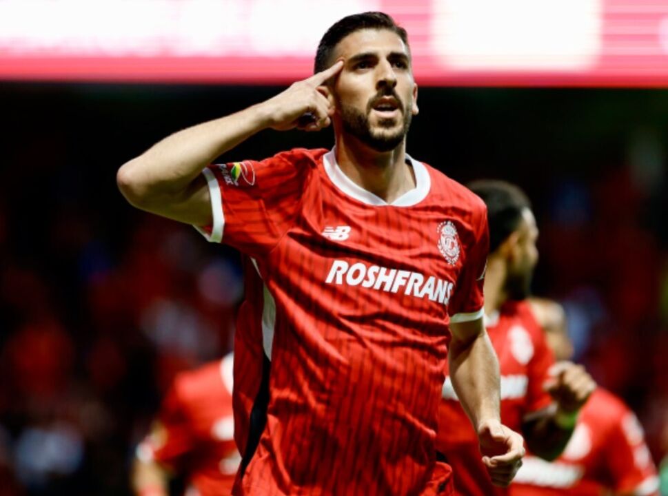 Paulinho celebra vitória do Toluca contra o Santos Laguna