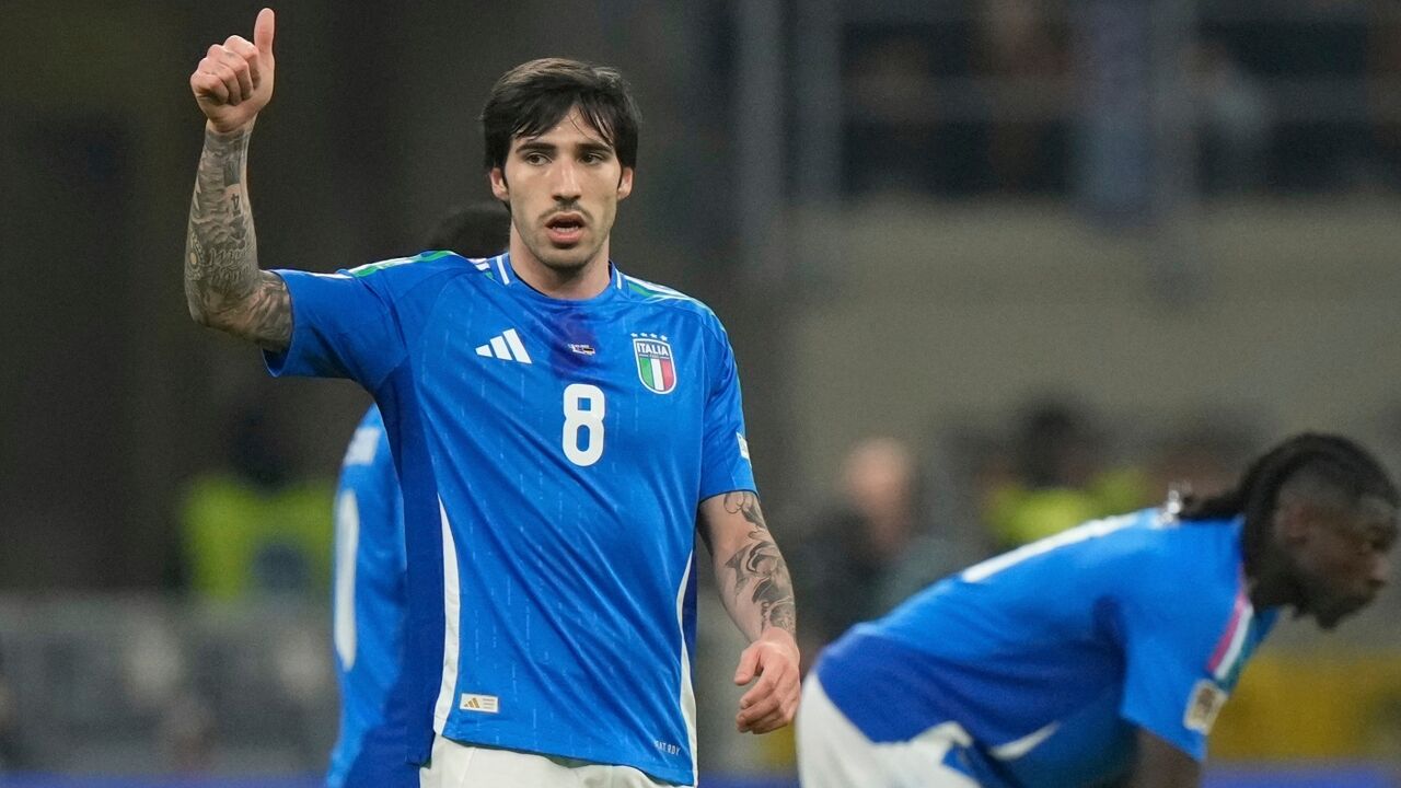 Tonali, médio italiano do Newcastle, agrada à Juventus
