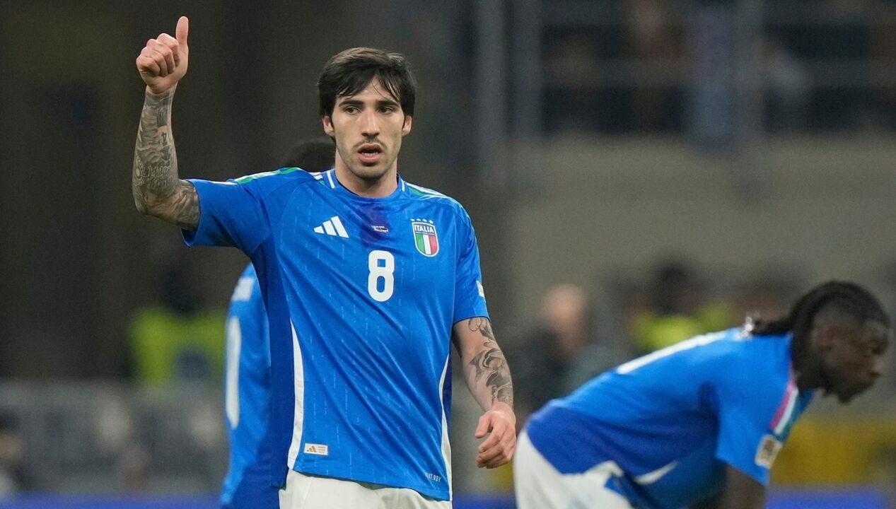 Tonali, médio italiano do Newcastle, agrada à Juventus