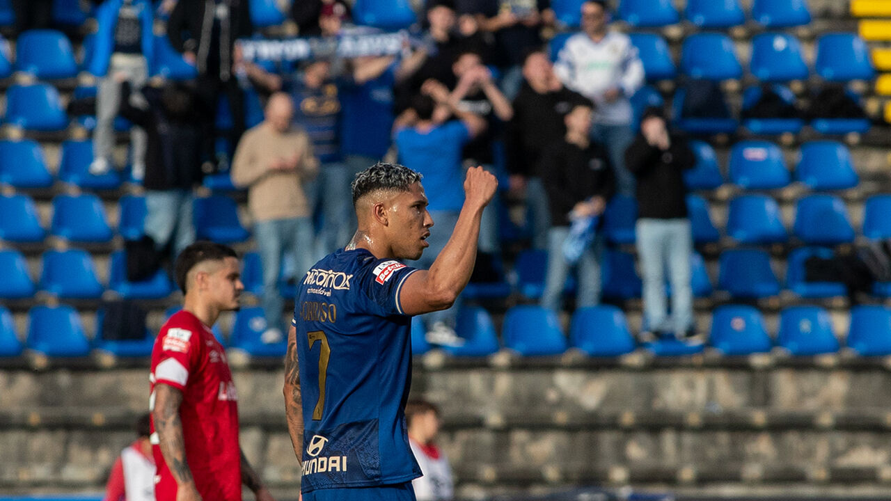 Sorriso marcou nos Açores e evitou o pior ciclo do Famalicão