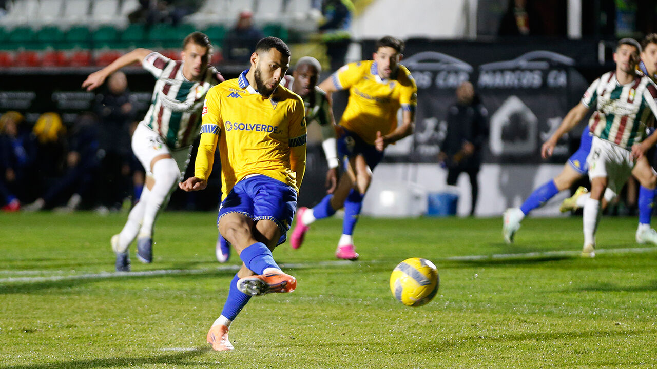 Begraoui, jogador da semana na Liga Record, marca um hat trick