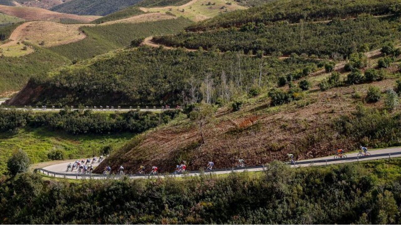 Volta ao Algarve destaca percurso e 'pontos quentes' para prova de ciclismo.
