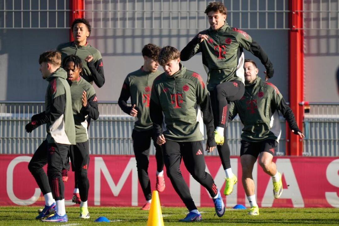 Jogadores do Bayern treinam para o duelo com o St. Gilloise