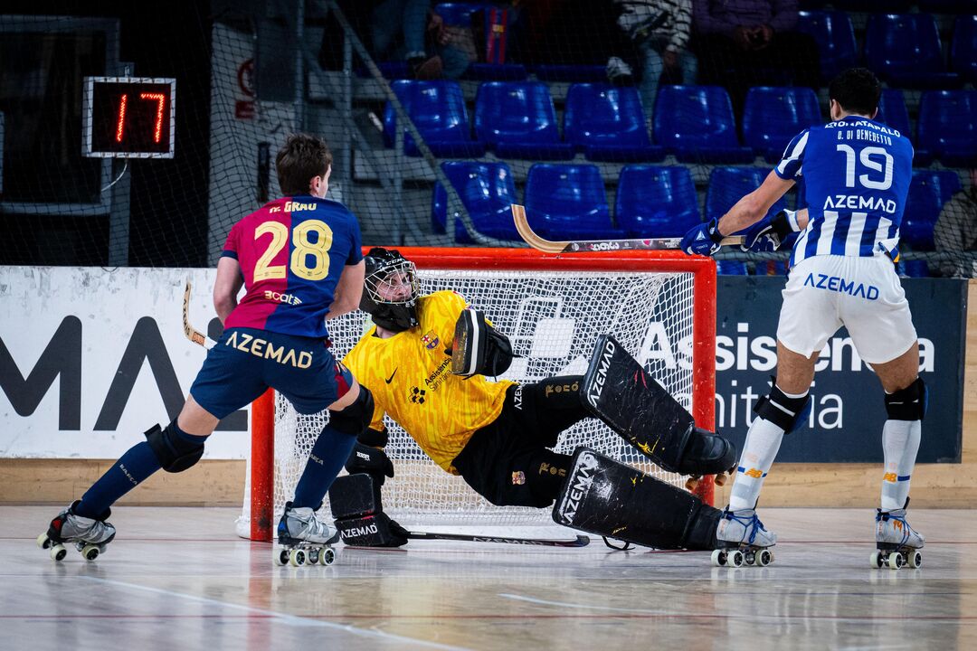Jogo de hóquei em patins com atletas do FC Porto e do Barcelona