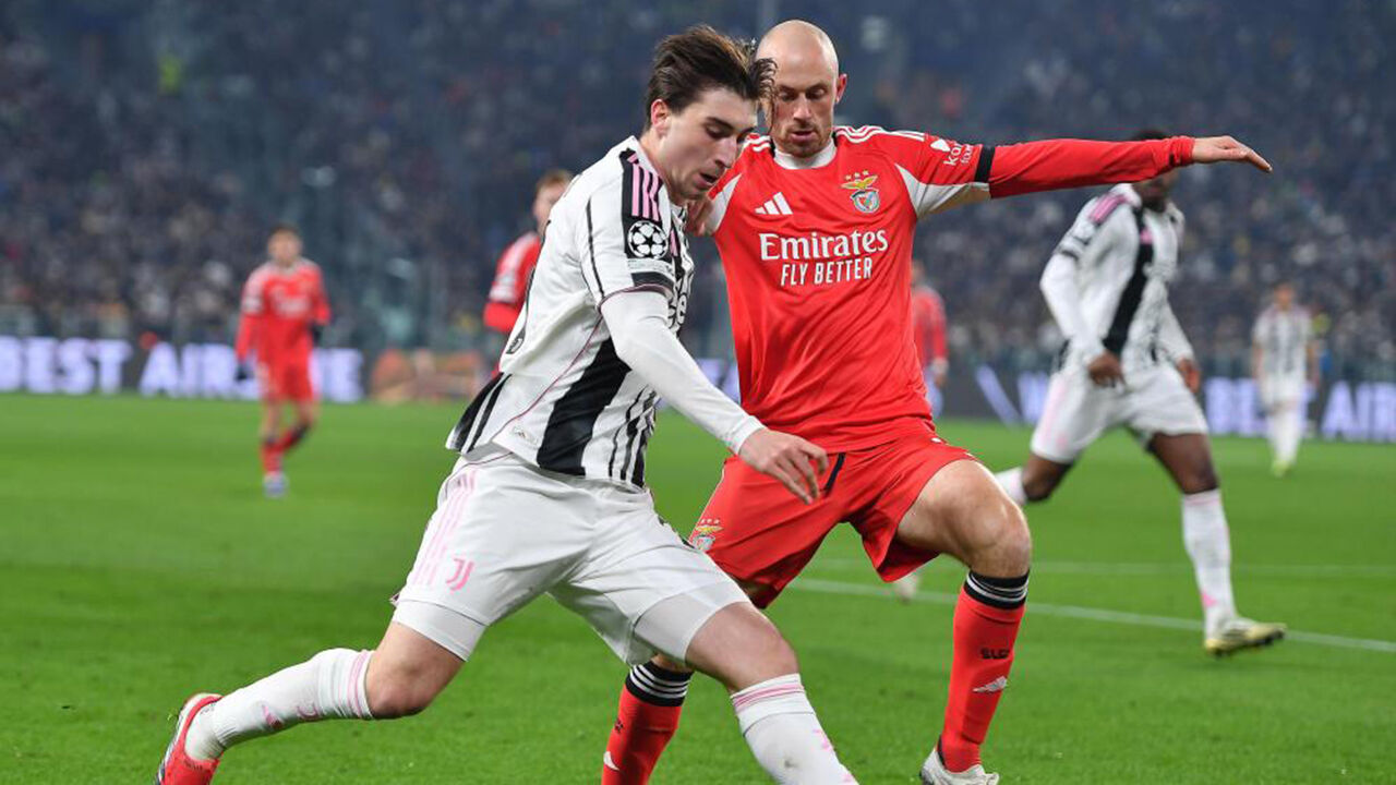 Jogo de futebol entre Juventus e Benfica