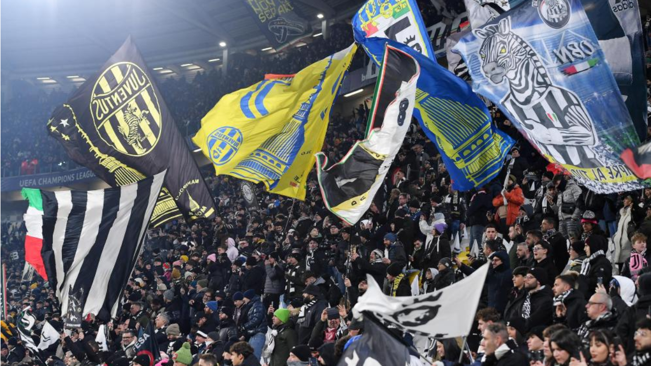 Adeptos da Juventus nas bancadas do Allianz Stadium