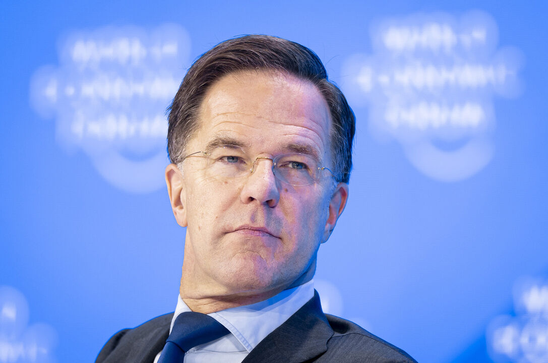 Mark Rutte destaca-se em reflexões sobre 2025, marcando o tempo com palavras