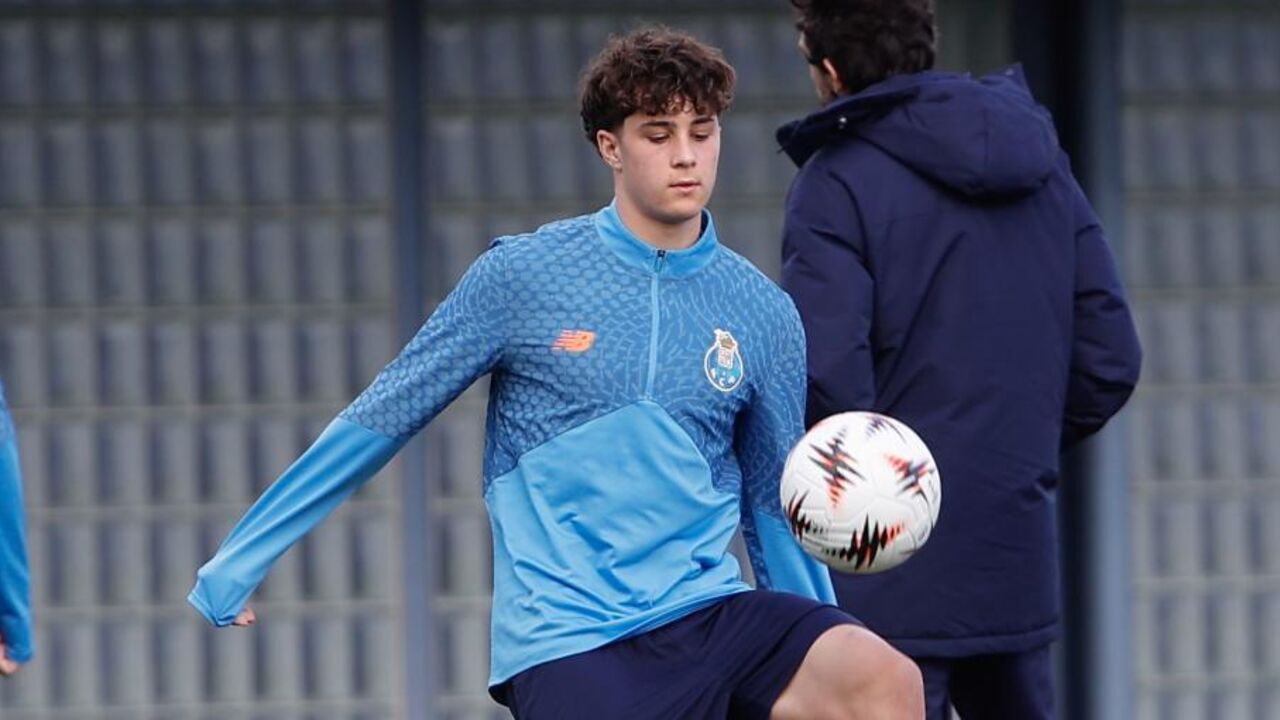 André Miranda convocado para jogo do FC Porto com o Plzen