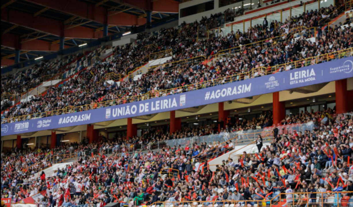 Estádio cheio apoia União de Leiria em jogo #AGORASIM