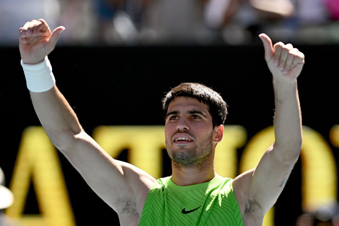Carlos Alcaraz festeja triunfo frente a Corentin Moutet 