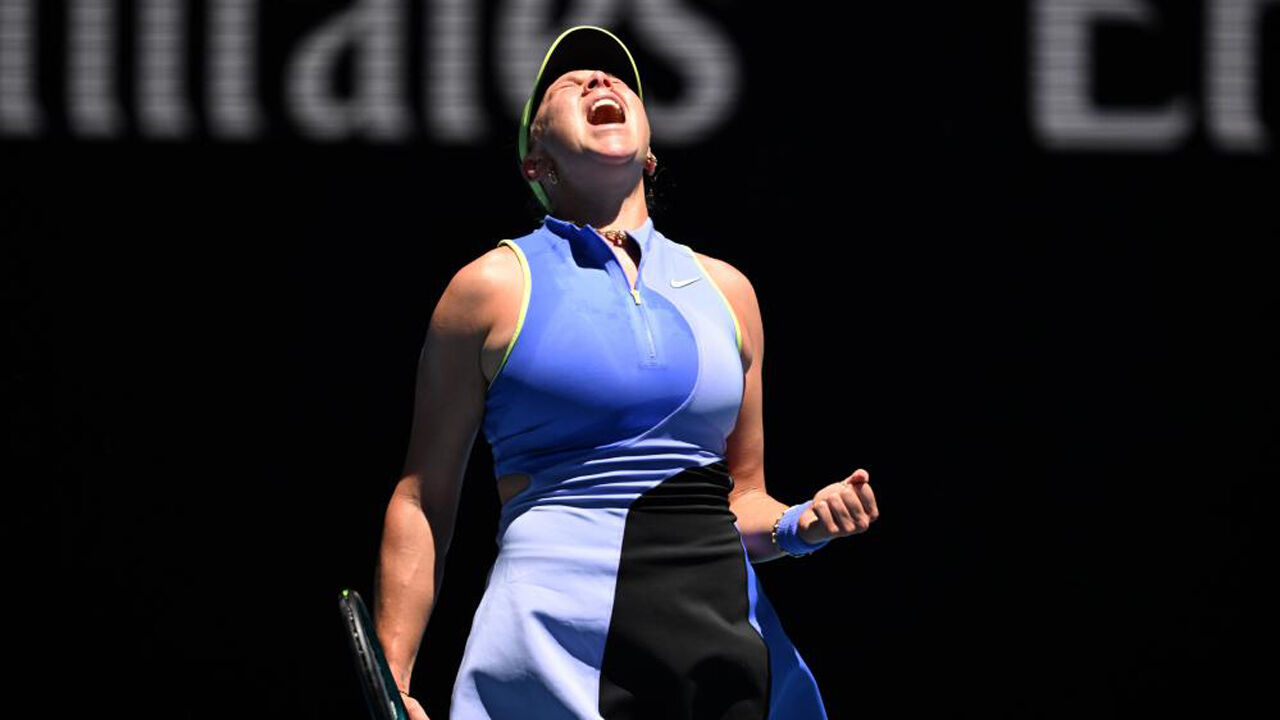 Amanda Anisimova festeja a passagem aos oitavos de final do Open da Austrália