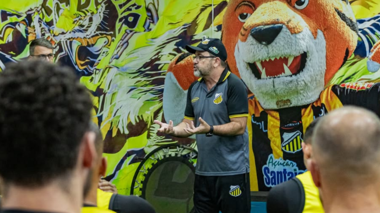 Enderson Moreira, treinador do Novorizontino