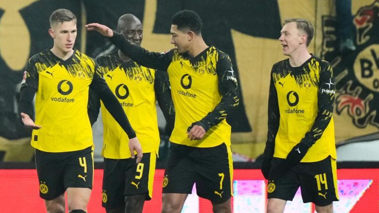 Jogadores do Dortmund celebram vitória em Berlim