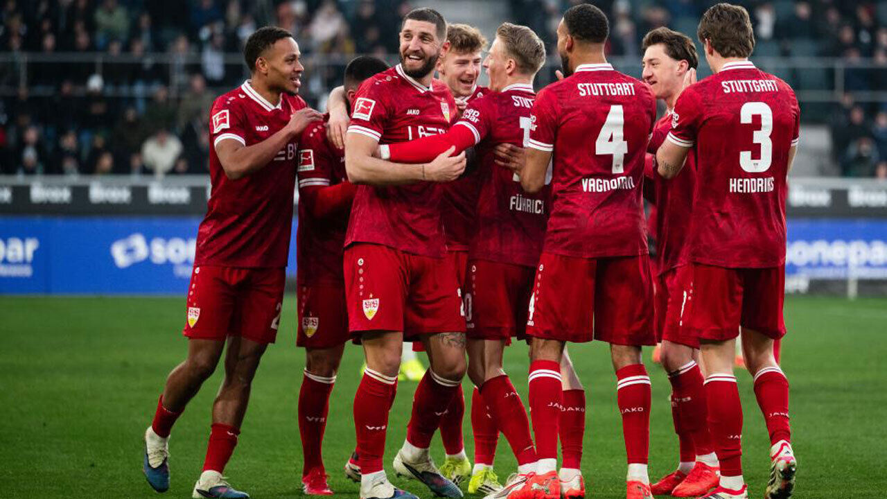 Jogadores do Estugarda a celebrar 